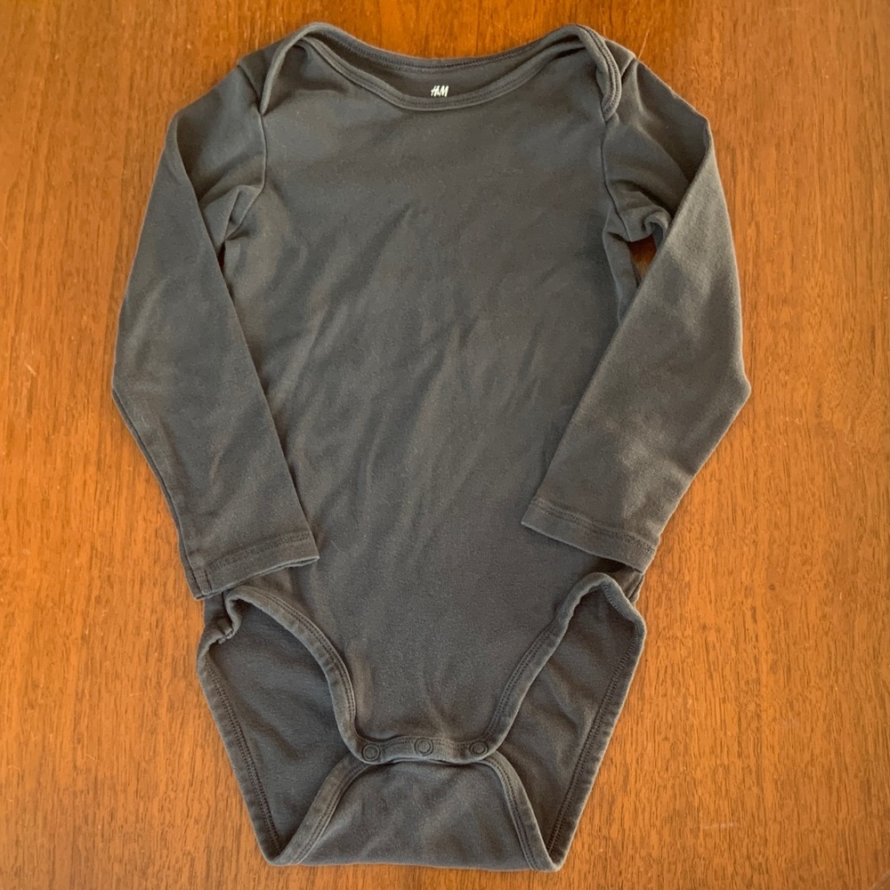 🍓3/$10 H&M Organic Cotton Kids Charcoal Long Sleeve Bodysuit size 3T
